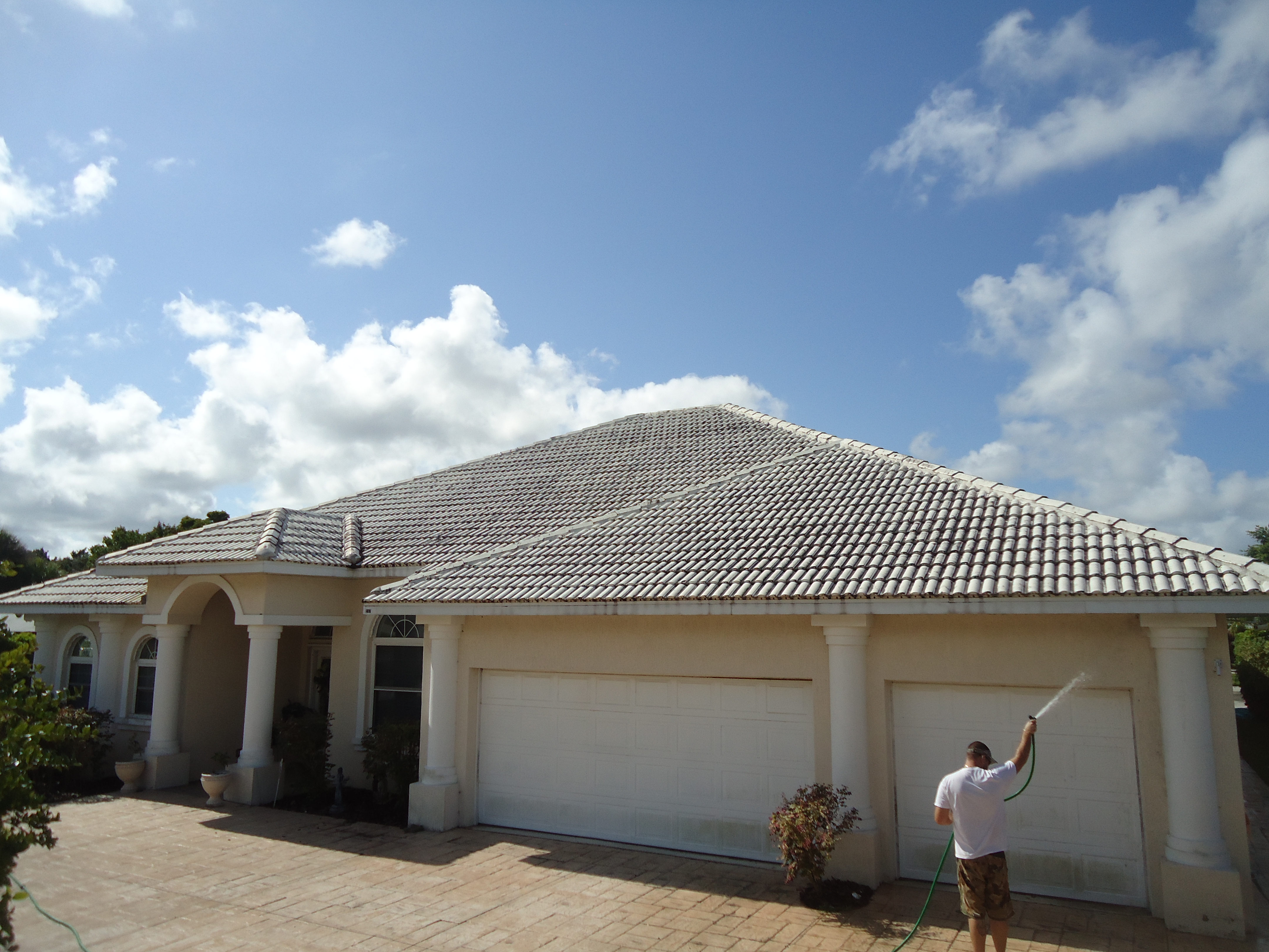 Soft Wash Roof Cleaning Venice FL